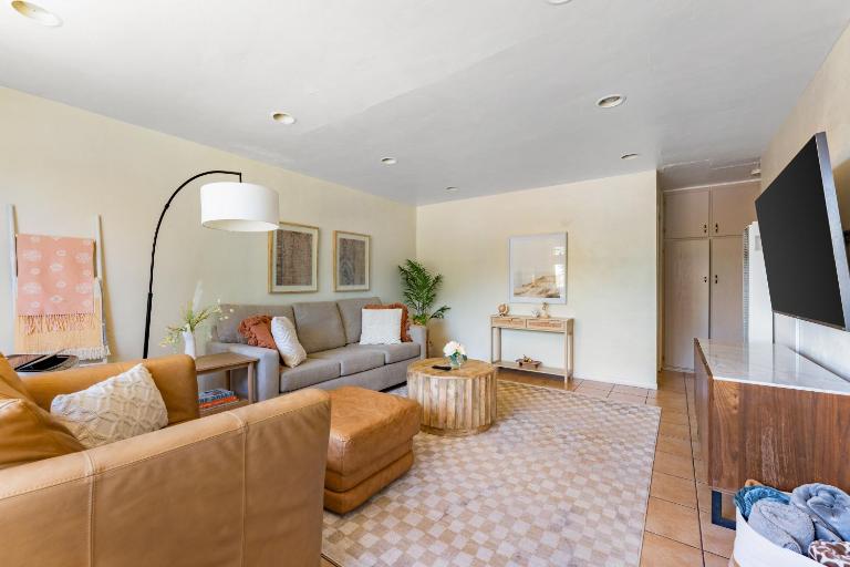 Light & Airy by Coastline Vacation Rentals - B&B San Diego