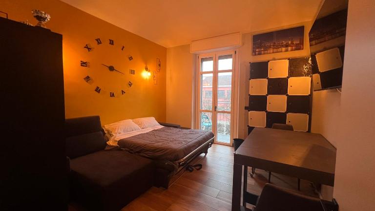 Camera con bagno e balcone privato in Casa Condivisa - Ferienwohnung Turin
