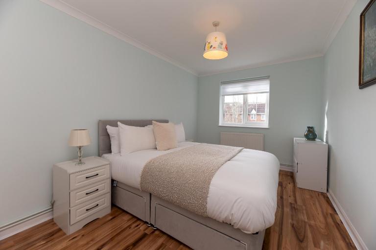 Bright One Bedroom Flat with Parking, Near the London Museum - Pass the Keys - Ferienwohnung London