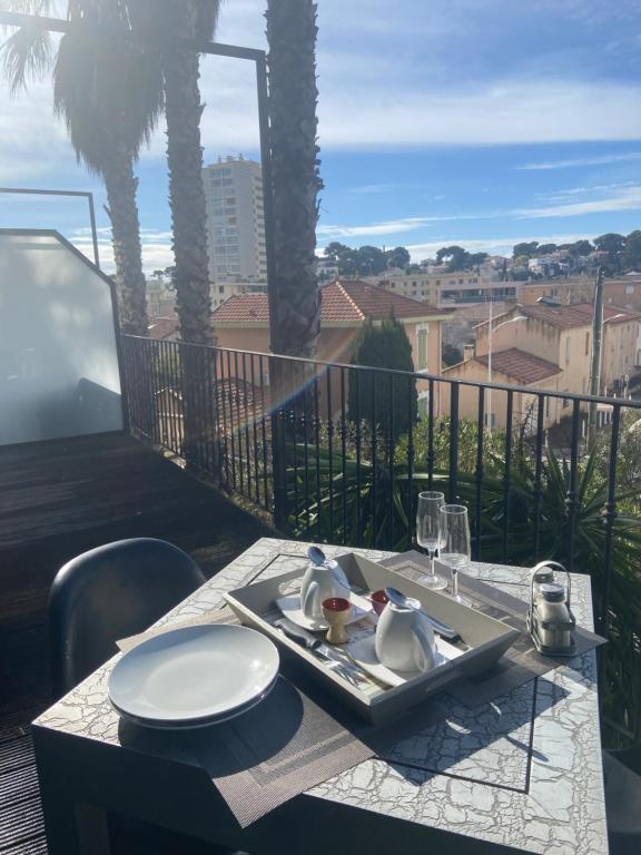 Cinema Room - grande terrasse - clim - Wifi - calme - mer - B&B Carry-le-Rouet
