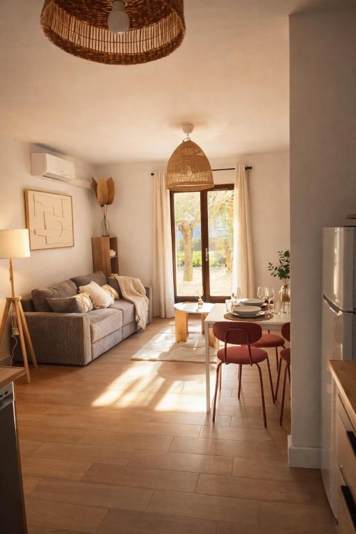 Appartement 4 personnes 5 minutes a pieds du centre ville parking gratuit jardin 85m2 - Chambres d'hôtes L'Isle