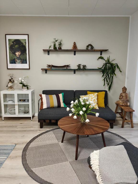 Eksklusiv villalejlighed m/ have - Ferienwohnung Holme