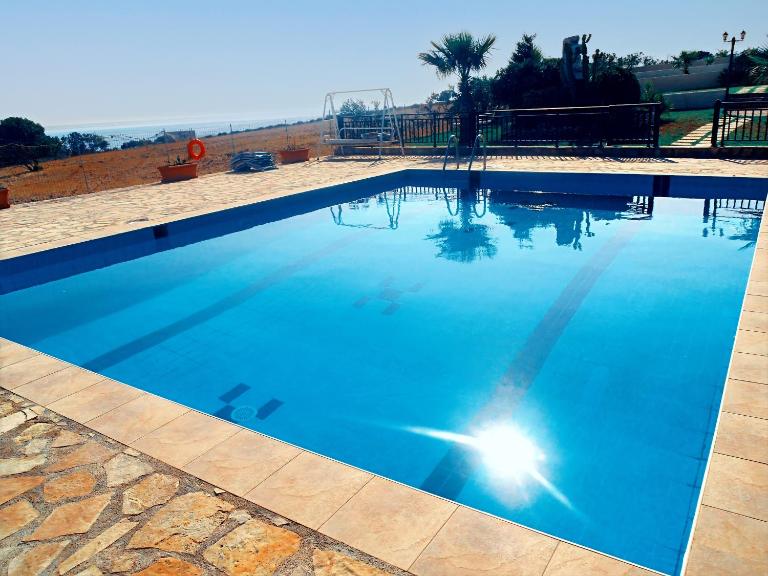 Dreamy South Sea View Villa Residences with Pool - Ferienwohnung Frangokastello