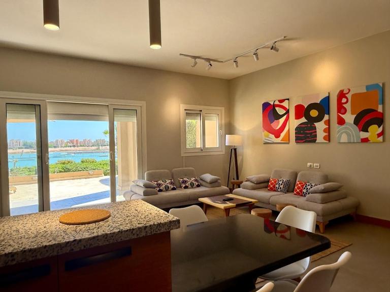 Scenic 2BR Ground Floor - Free Pool& Lagoon Access In ElGouna - B&B Hurghada