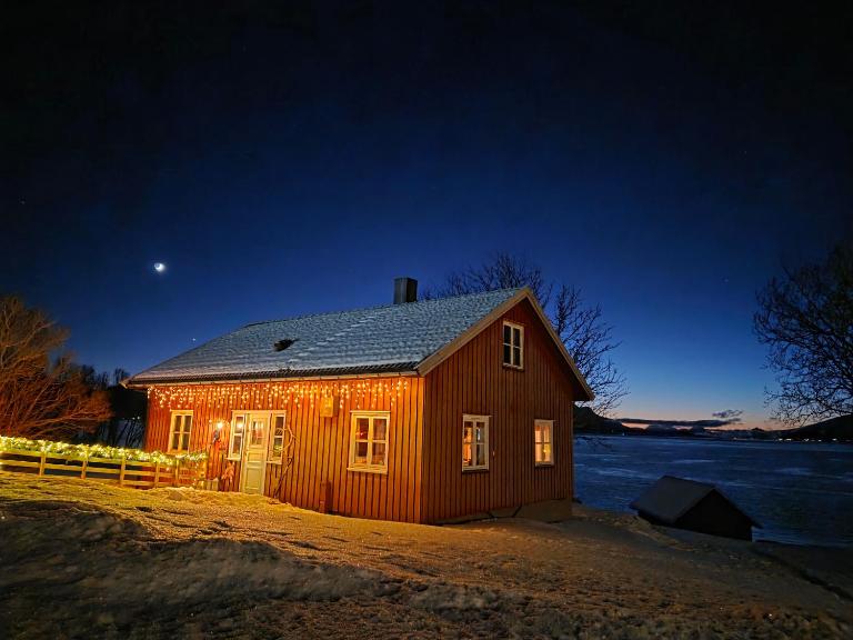 House at the farm! - B&B Tromsø