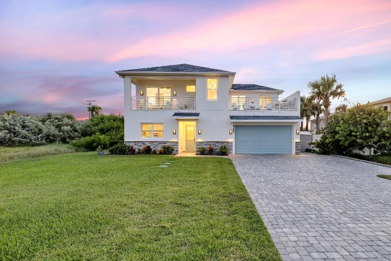 Ponce Inlet Surf Villa- Steps to beach with pool and spa! - Bed and Breakfast Port Orange