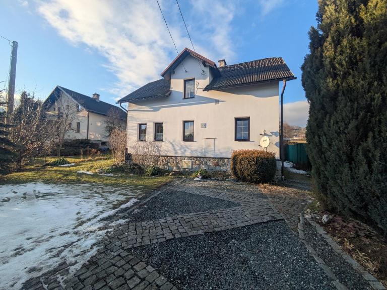 Cozy and spacious room in a calm, authentic home - B&B Písečná