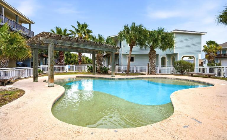Tranquil Turtle complete with Arcade plus Pool optional Golf Cart - B&B Port Aransas