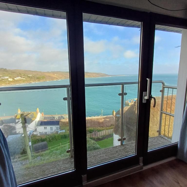 Harbour Views, Coverack - Bed and Breakfast Helston