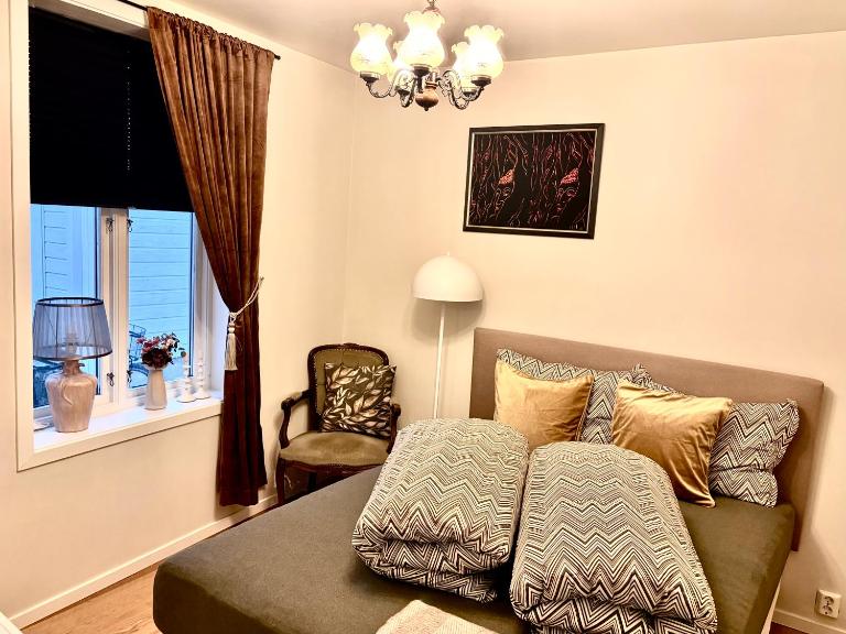 2 bedroom apartment historical downtown by the sea - Bed and Breakfast Ålesund