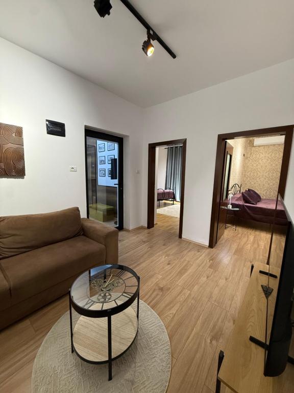 Bllok Central Spot - Apartment - Ferienwohnung Tirana