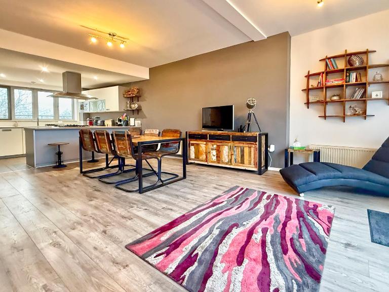 Split level unique large 2BDR apartment - B&B Chelmsford