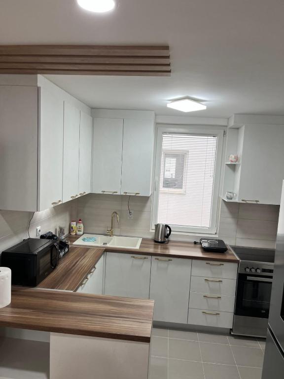 Pantelej gates - Ferienwohnung Niš
