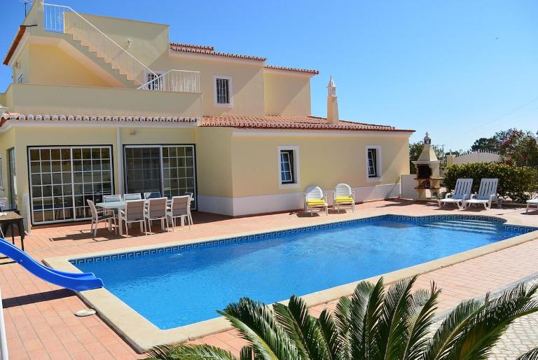 Belle villa individuelle avec piscine privée et vue sur l'océan - B&B Porches