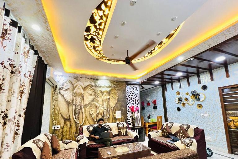 The Cozy Nest-3bhk in Vaishali - B&B Ghaziabad