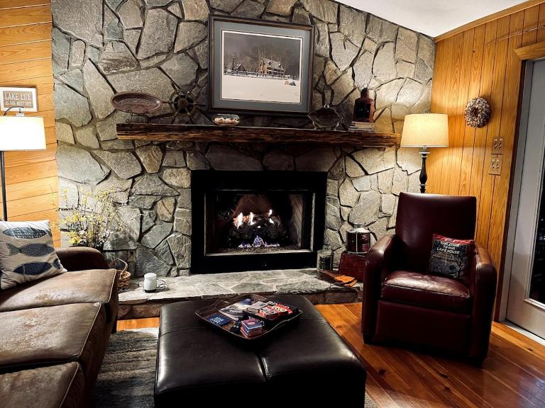 Lakeside Rustic Retreat - B&B Lake Norman of Catawba