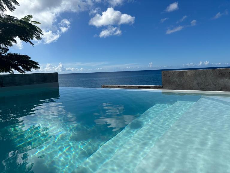 Villa exceptionnelle en bord de mer - SUNSET VILLA - Bed and Breakfast Pointe-Noire