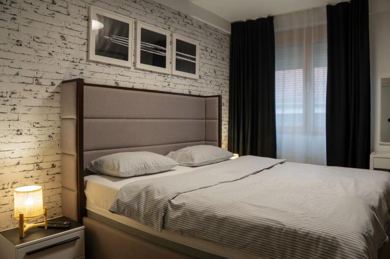 Mac Aviator City Center Two Double Bed Apartment - Ferienwohnung Niš