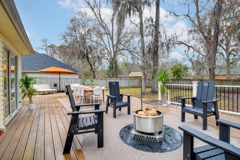 Fenced Yard & Projector! Savannah Family Retreat - B&B Savannah