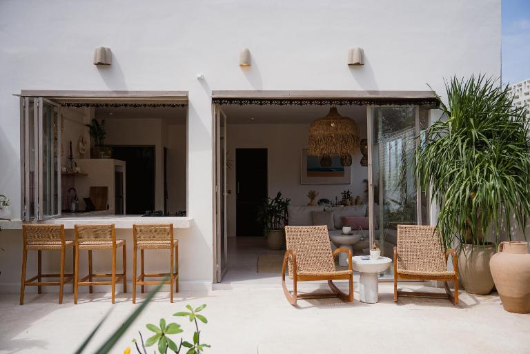 Sunlit 2BR Home with Private Pool & Garden in Canggu - B&B Canggu