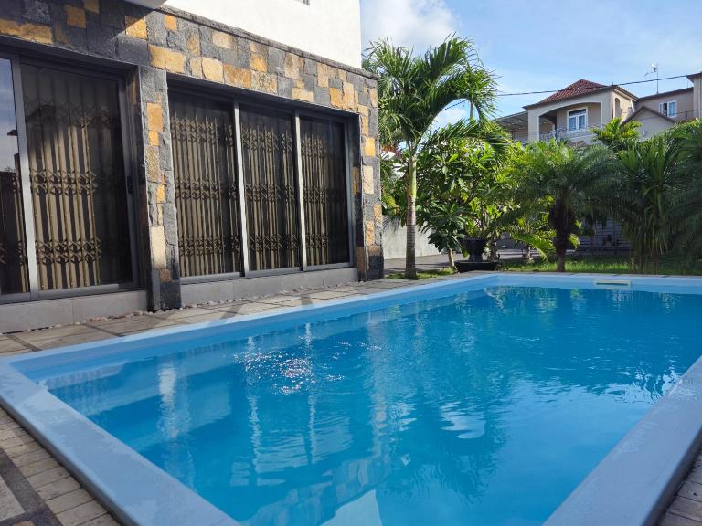 Myki Family Villa - short walk to beach - B&B Grand Baie