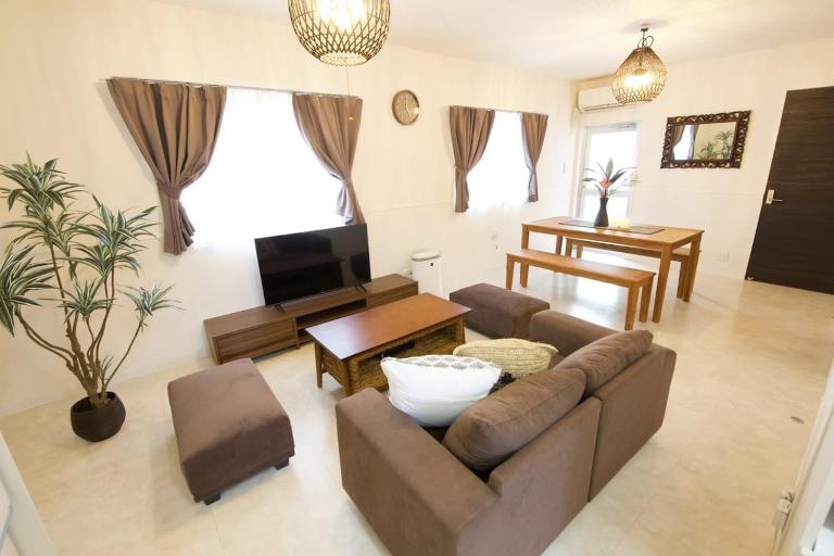 Sunstone GINOWAN 1F - Ferienwohnung Futenma