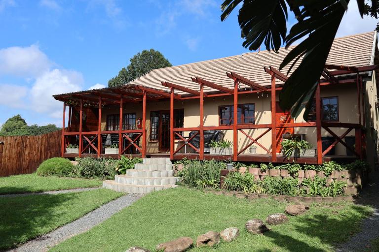 FIG TREE HOUSE Entire holiday home, self catering, 4 bedroom, 2 bathroom, deck and garden - B&B Durban