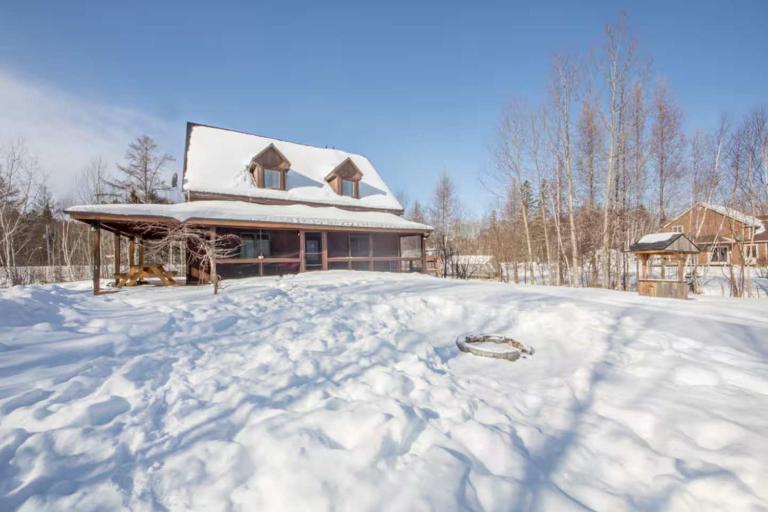 Spa & Kenogami Lake - Chalet le Rustik - Bed and Breakfast Saguenay
