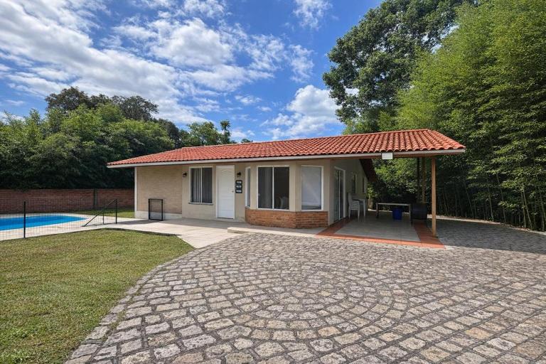 Casa com Piscina em Chácara - Santa Felicidade - B&B Curitiba