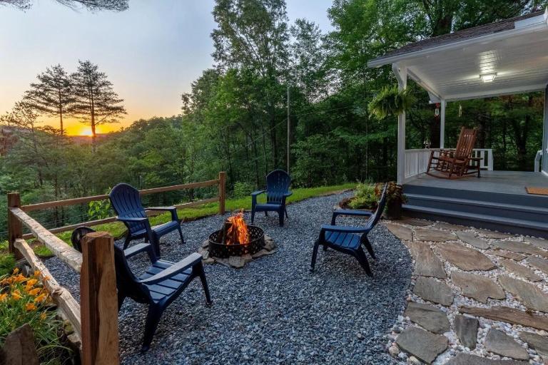 Beautiful Sunsets, fire pit, private, close to Bryson City - B&B Bryson City