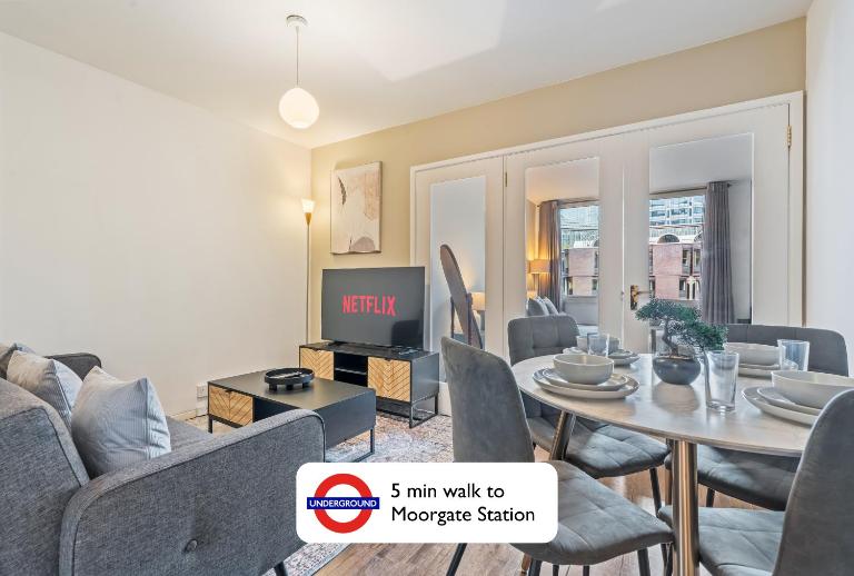 Iconic Barbican 2 Bed - Lift Access, Central London - B&B London