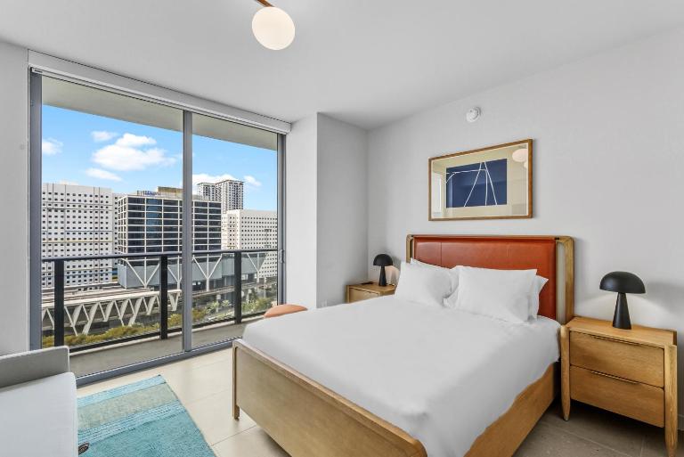 Modern Studio w Skyline Views by Bayfront Park - B&B Miami