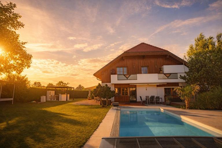 Villa mit Pool und Garten - Ferienwohnung Thalheim bei Wels