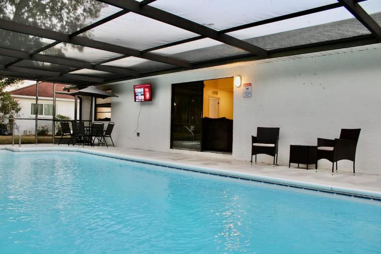 family Spacious Heated Pool Home 5 Min To Weeki Wachee - Bed and Breakfast Spring Hill