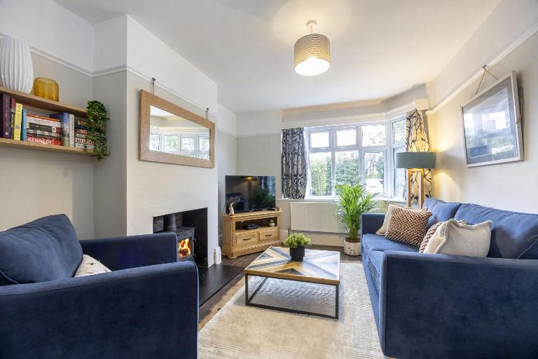 Lovely 2-Bed Home Right By Cheltenham Racecourse - Bed and Breakfast Cheltenham