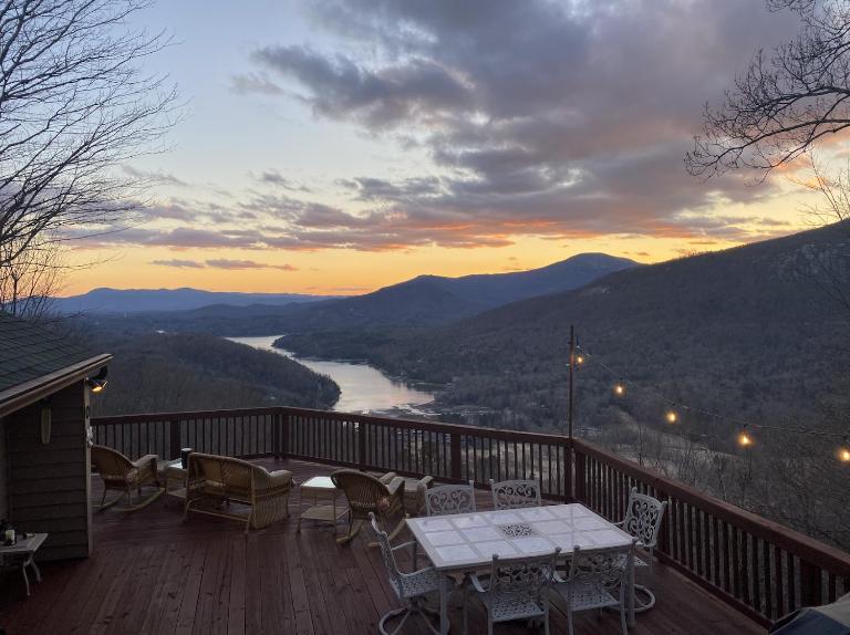 Sunset Retreat - Big Deck, Mountain & Lake Lure Views! - B&B Lake Lure