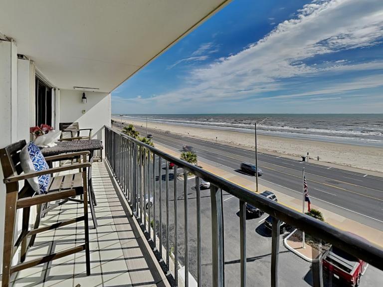 By the Sea Resort 507 - Oceanfront View - B&B Galveston
