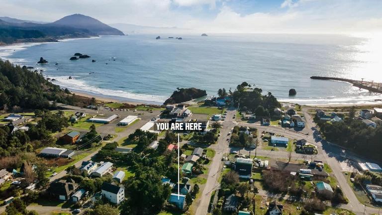 #StayinMyDistrict Starfish Coastal Getaway - B&B Port Orford
