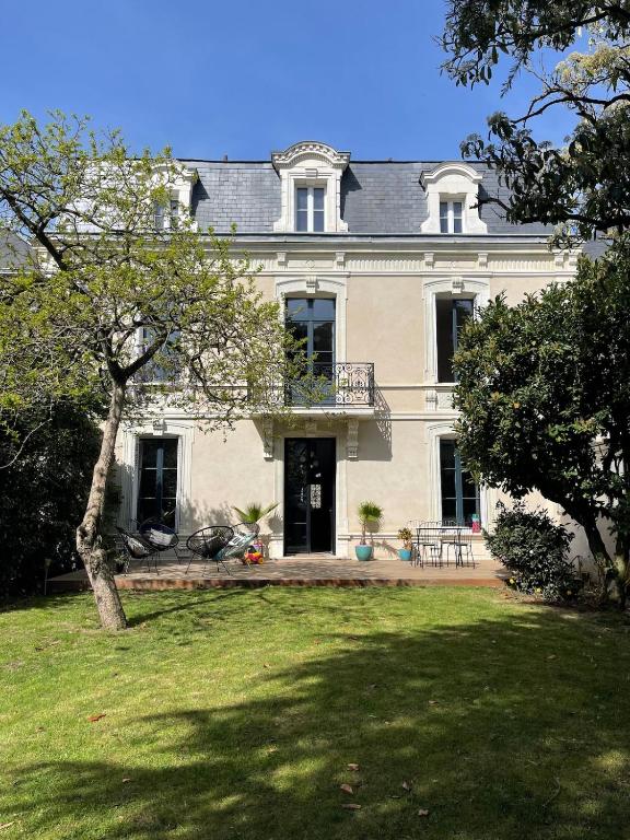 Villa Folies Moderne 3 chambre proche gare - Chambres d'hôtes Thouars