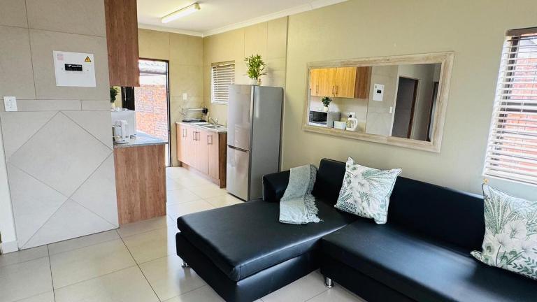 Tshepang Modern Suites Secunda - Bed and Breakfast Secunda