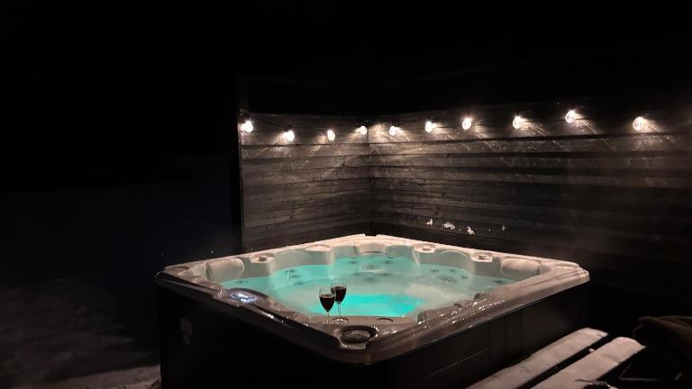 Charming Cottage Near Heatherhill With Jacuzzi - Ferienwohnung Vejby