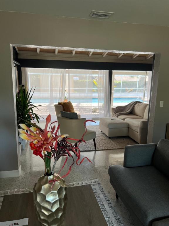 Modern house with pool near Downtown - Ferienwohnung Lakeland