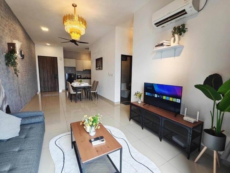 5 min walk to CIQ RTS Luxury 7pax Netflix Ciq View 1 Carpark - B&B Johor Bahru