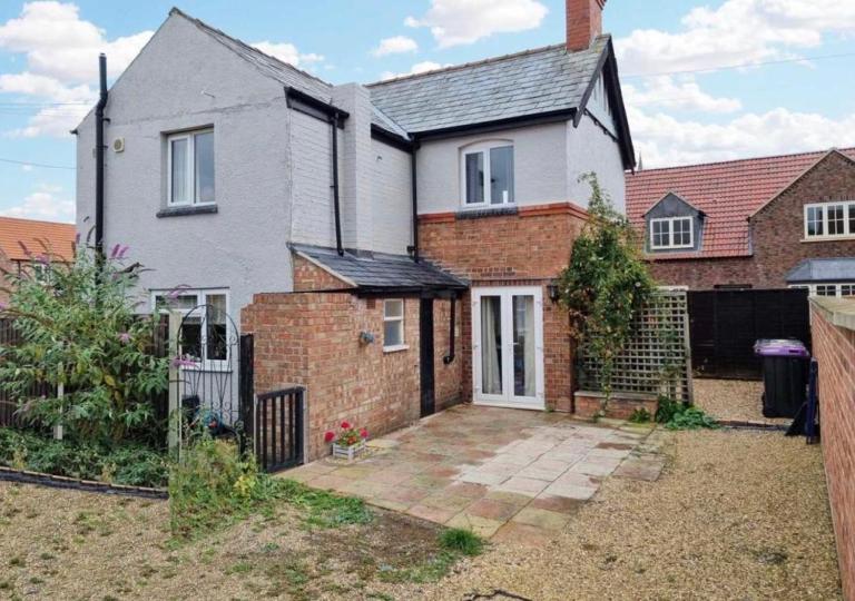 Charming 3-Bed Home in Quaint Lincolnshire Village - Ferienwohnung Helpringham