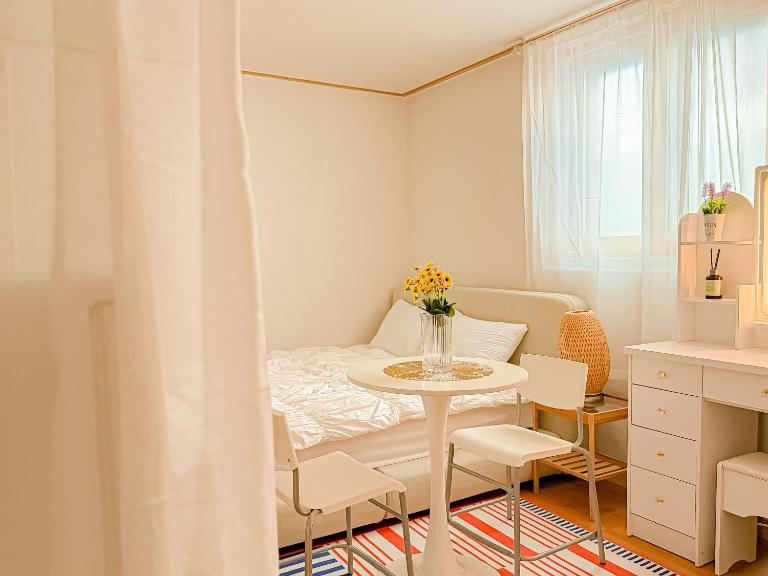 Hongdae Station 10-minute walk Yeonnam Stay2 - B&B Seul