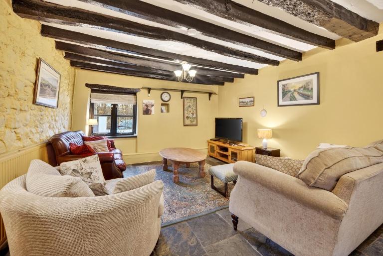 Historic 2-Bed Cardiff Home in a 17th-Century Farmhouse - B&B Cardiff