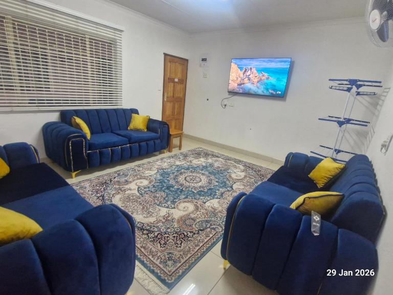 Royal Inn - Fully Furnished Self-Catering Apartments - Chambres d'hôtes Lenasia
