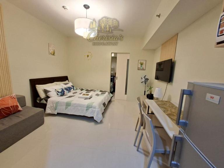 Peaceful View 1BR at Brenthill King and Queen Beds - Bed and Breakfast Baguio City