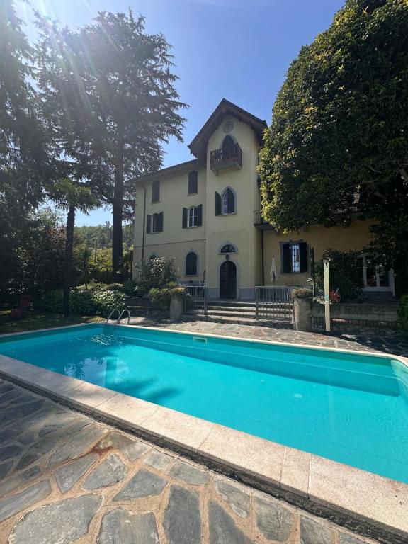 Dimora Vista Lago Con Piscina - B&B Lesa