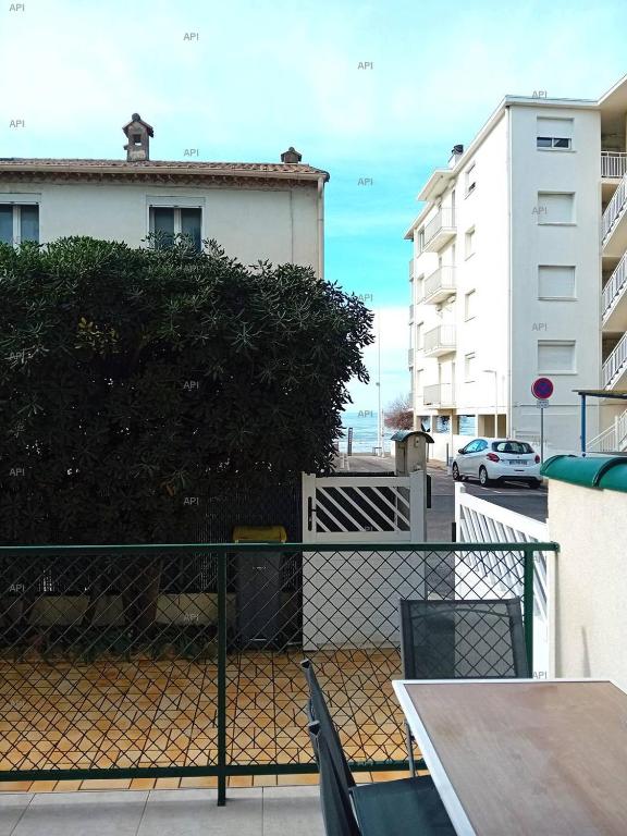 AS26946 - P2 en rdc à 20m de la plage avec parking - B&B Le Grau-du-Roi